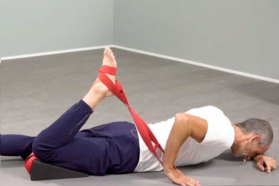 hip stretch for knee pain 3