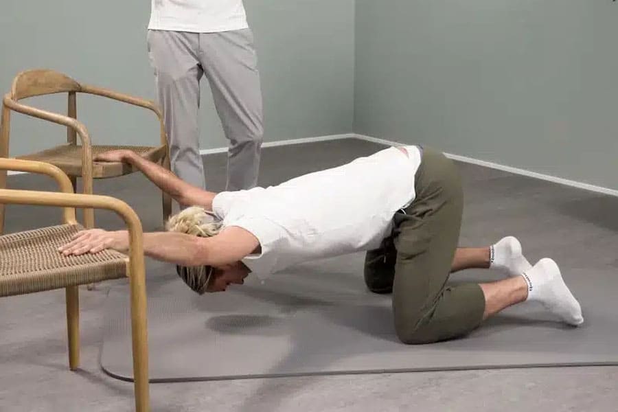 shoulder exercise open arms 2