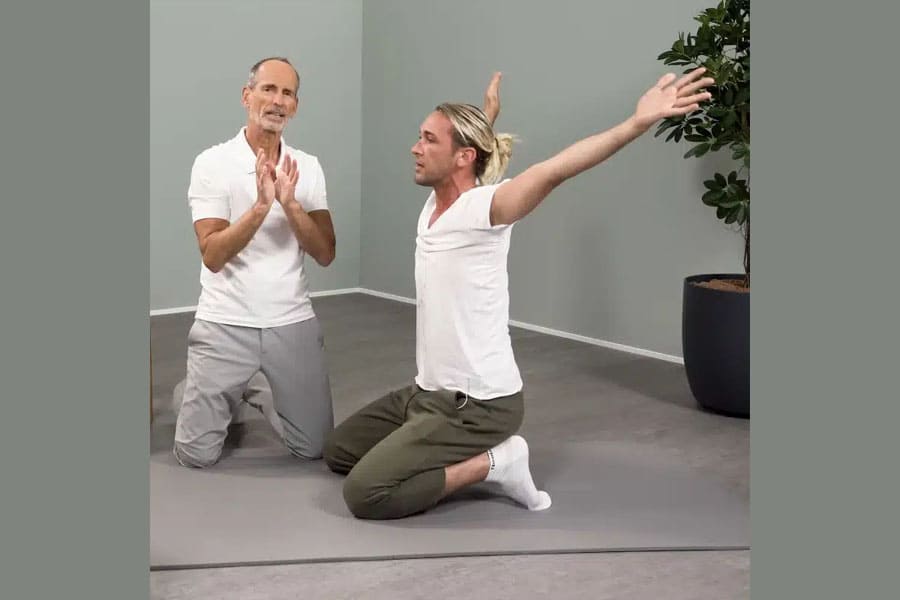 shoulder exercise open arms 3